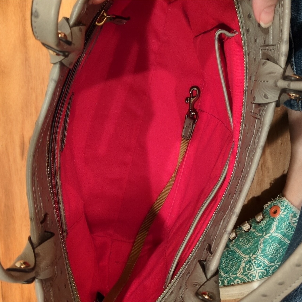 Dooney & Bourke EUC Grey Ostrich Tote Shoulder Bag Red Lining - Picture 11 of 16